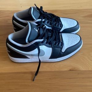 Jordan 1 Low slightly used